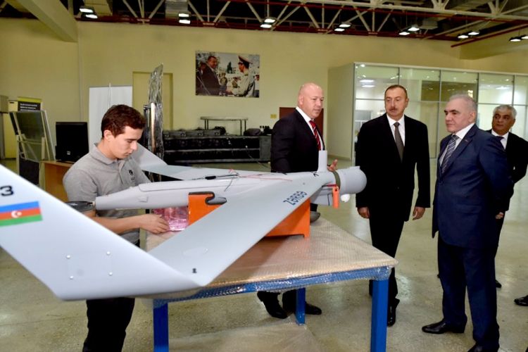 Prezident İlham Əliyev “Zərbə” pilotsuz uçuş aparatlarının təqdimatında iştirak edib