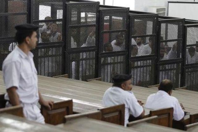 محكمة مصرية تؤيد إعدام سبعة إسلاميين أدينوا في قضية مقتل ضابط شرطة كبير