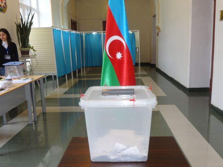 Azərbaycanda referendum başa çatıb