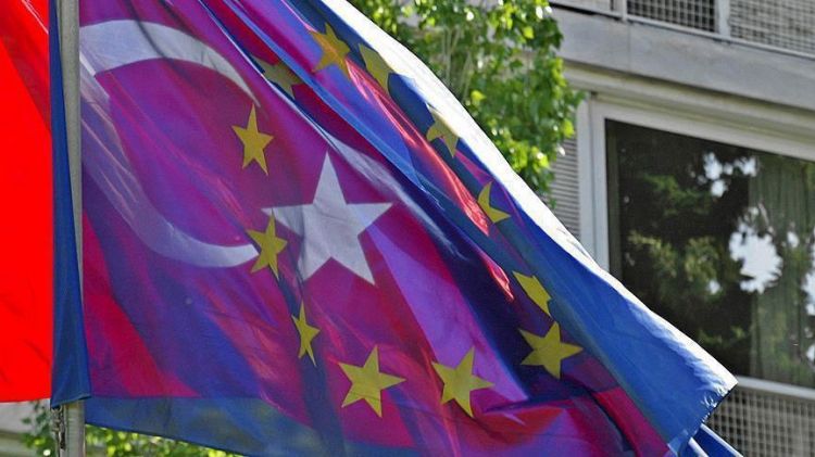 المفوضية الأوروبية: 7 معايير أمام تركيا لرفع التأشيرات عن مواطنيها