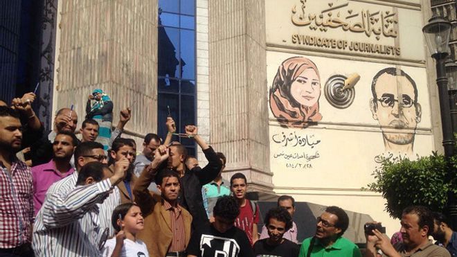 حبس 3 صحفيين في مصر للاشتباه في انتمائهم لجماعة محظورة