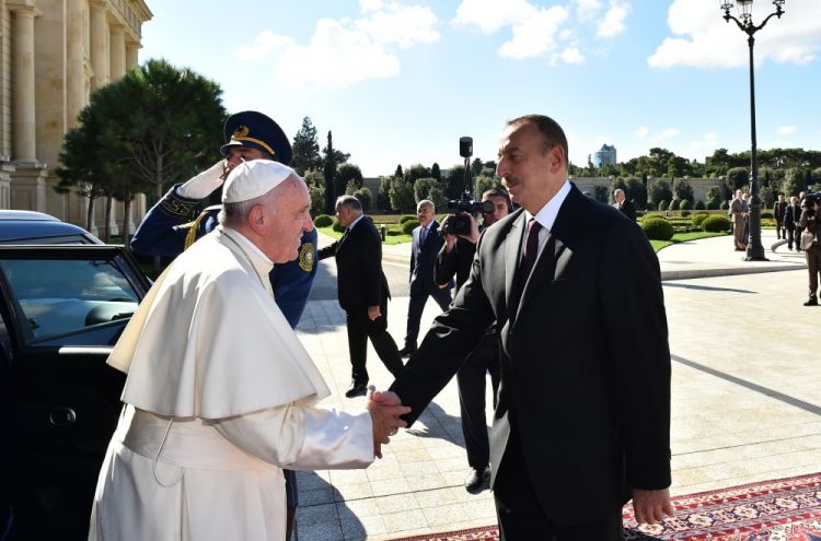 رئيس جمهورية أذربيجان يلتقى البابا الروماني