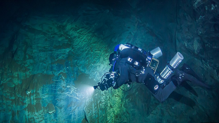 اكتشاف أعمق كهف تحت الماء في العالم