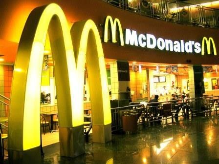 ABŞ-da "McDonald's"ın müştəriləri silahlılar tərəfindən girov götürülüb