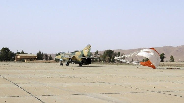 لافروف: التفكير باستهداف المطارات العسكرية السورية "ألعاب خطيرة"