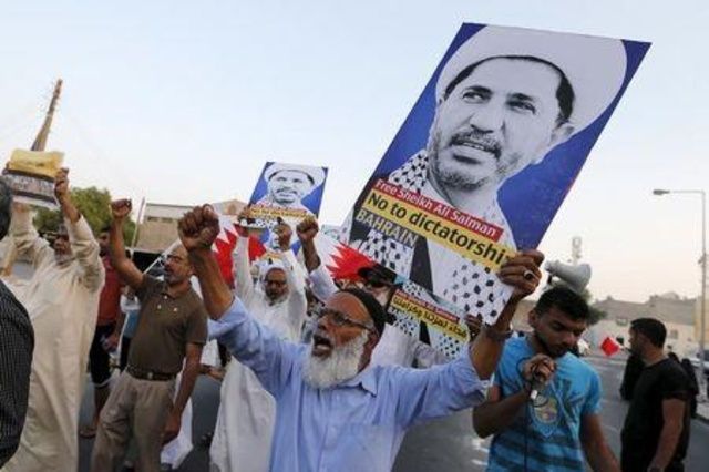 محكمة بحرينية تلغي حكما بسجن زعيم للمعارضة