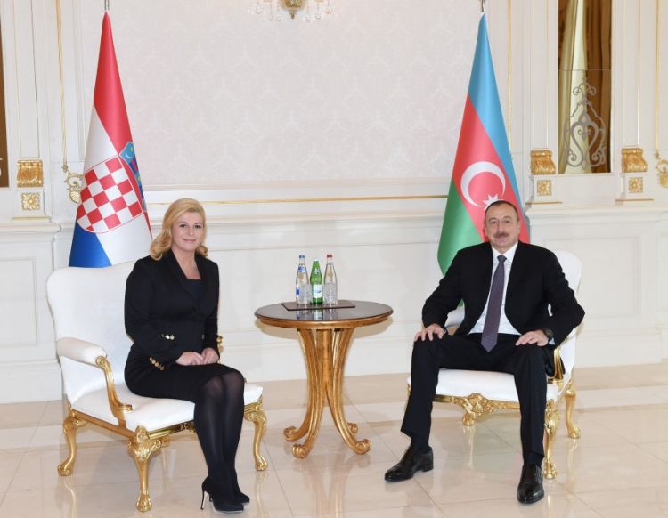 الرئيسة الكرواتية تصل في زيارة رسمية الى أذربيجان