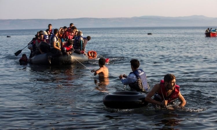 Liviyada gəmi batıb azı 90 nəfər itkin düşüb