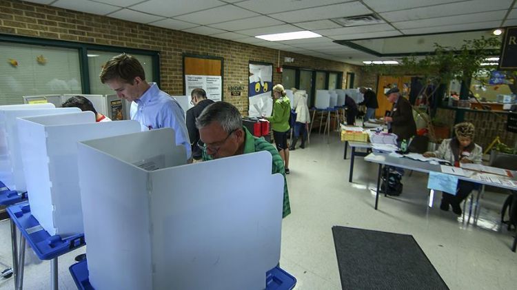 الأمريكيون يصوتون على 175 مقترحًا قانونيًّا بالتزامن مع الانتخابات  الرئاسية