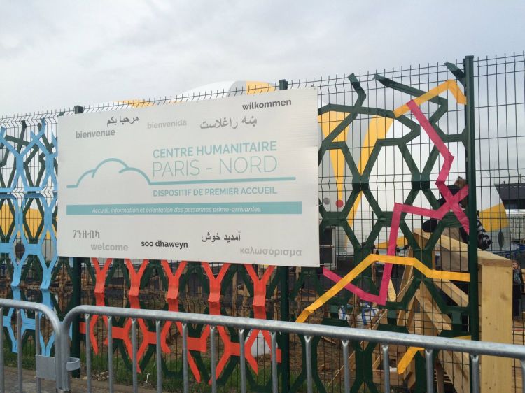 فرنسا: افتتاح أول مركز إنساني لاستقبال المهاجرين في باريس
