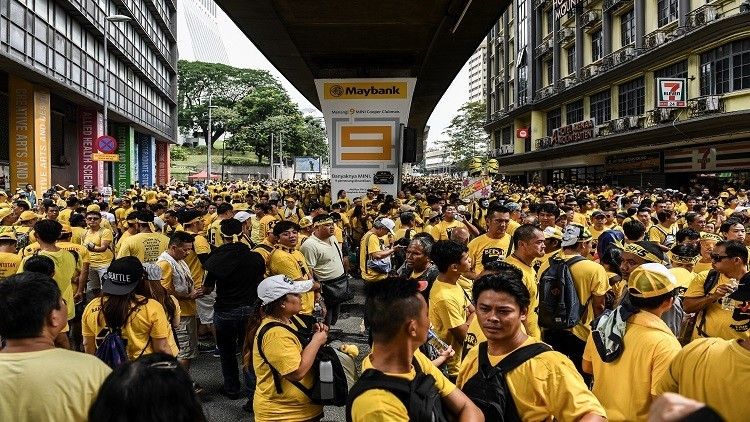 تظاهرات حاشدة في ماليزيا للمطالبة باستقالة رئيس الوزراء