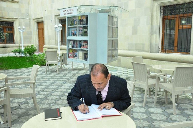 زيارة الضيوف المصريين المكتبة الوطنية لأذربيجان