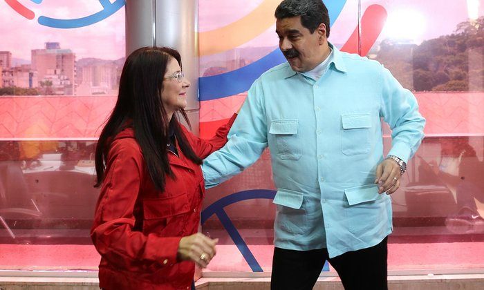 Venesuelanın prezidenti salsa oynadı