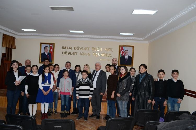 زيارة الرسميين من صندوق الأمم المتحدة للطفولة والمؤسسة الأورأسيوية الدولية للصحافة إلى الأقاليم في إطار برنامج الشباب في أذربيجان