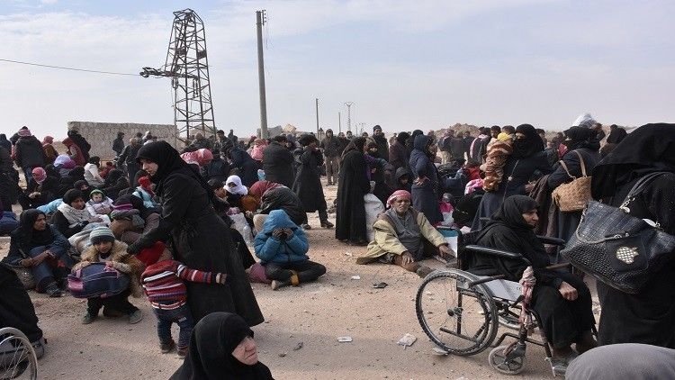 خروج نحو 6000 مدني من أحياء حلب الشرقية في يوم واحد وغياب العون الغربي