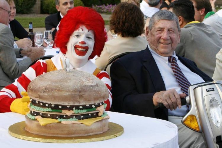 Dünyaya "Big Mac" bəxş edən insan 98 yaşında vəfat etdi
