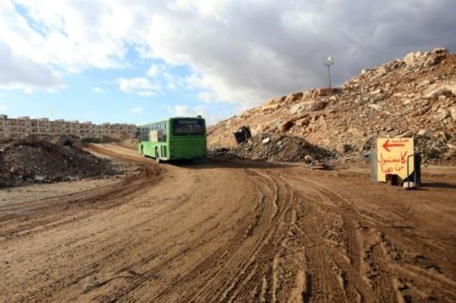 اولى رحلات الباصات من غرب حلب الى شرقها تقل مدنيين لتفقد منازلهم