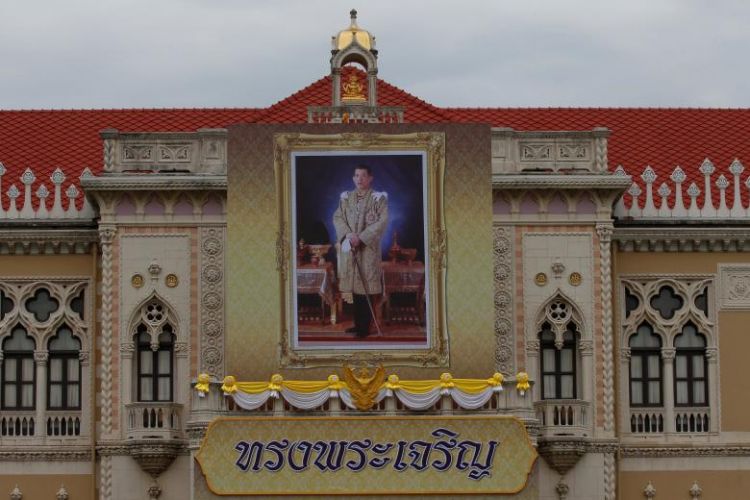 Thai king appoints new members to royal council