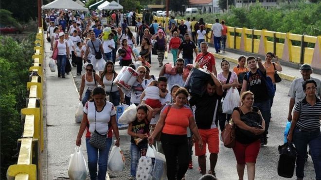 Venezuela closes border with Colombia 'to destroy mafia'