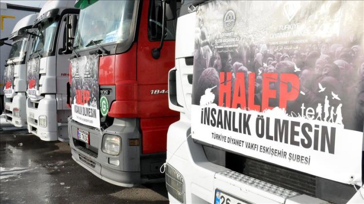تركيا ترسل 51 شاحنة و70 سيارة مساعدات إلى مغادري حلب