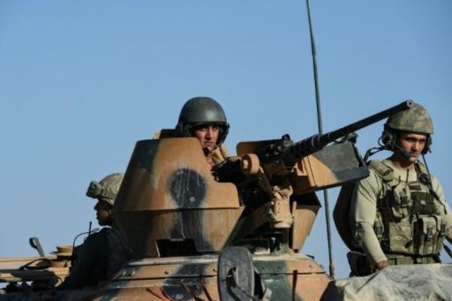 الجيش التركي: مقتل 14 جنديا تركيا واصابة 33 آخرين في هجمات جهادية الاربعاء في سوريا