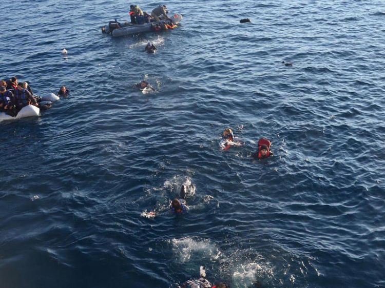 Miqrantları daşıyan gəmi batdı 180-ə yaxın insan itkin düşüb