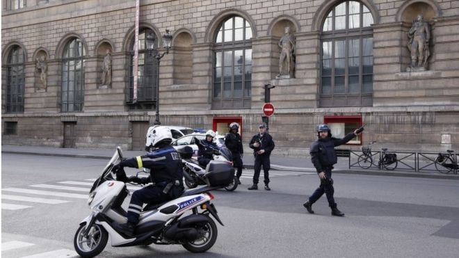 Shooting incident at Louvre in Paris updated