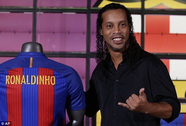 Ronaldinho expresses his pride at having returned to Barcelona