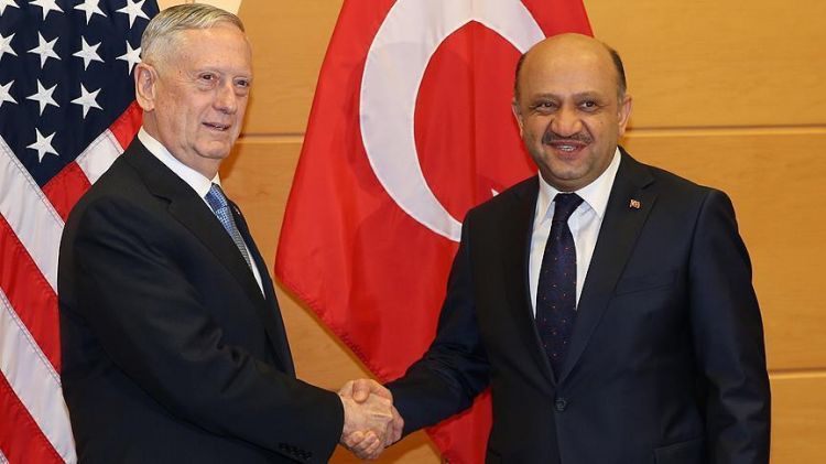 وزير الدفاع التركي لنظيره الأميركي: لا يمكن تفضيل إرهابي على آخر