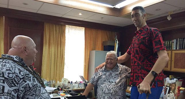 World's tallest man Sultan Kösen first Turkish person to visit Samoa