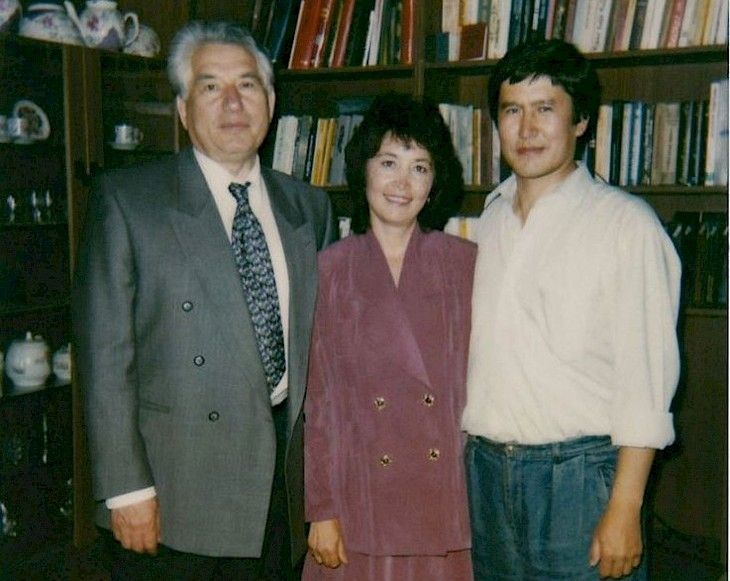 Atambayev and his wife with writer Ch.Aitmatov, photo from the family album of the president