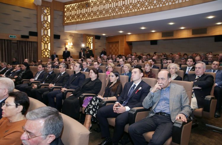 Heydər Əliyev Fondunun vitse-prezidenti Leyla Əliyeva “Sonsuz dəhliz” filminin nümayişində iştirak edib