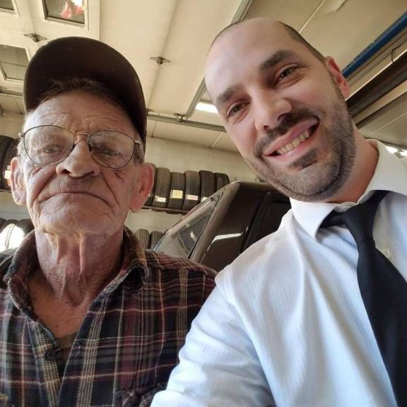 Man lends stranger his car keys to get to a funeral