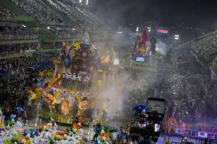 Truck accident in Rio mars joyful carnival