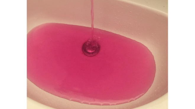 Canadian town sorry for pink tap water