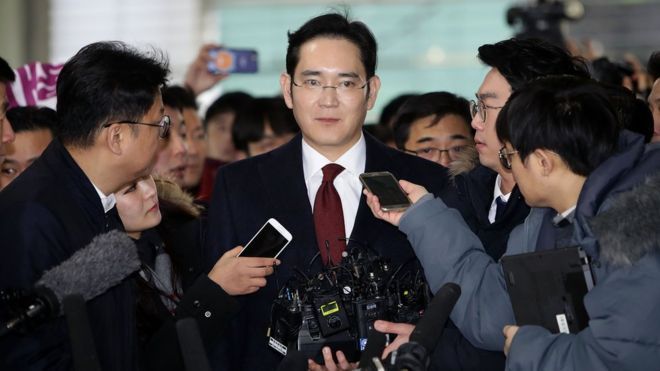 Samsung-un faktiki rəhbəri Lee Jae-Yong-un məhkəmə prosesi başladı