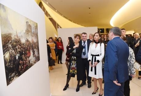 Birinci vitse-prezident Mehriban Əliyeva “Macarıstan günləri” çərçivəsində sərginin açılışında iştirak edib FOTO