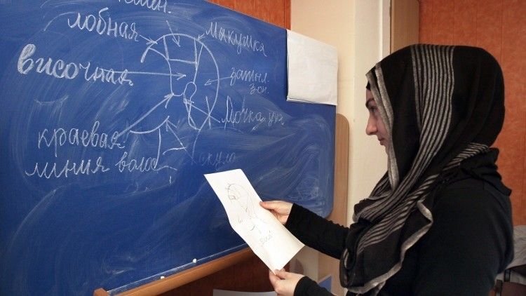 برلمان الشيشان يقر ارتداء الحجاب في المدارس