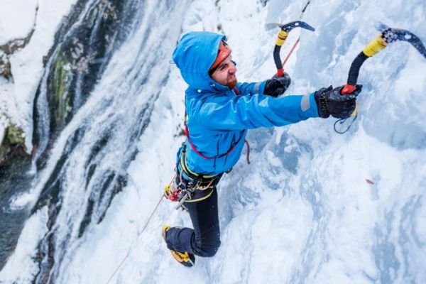 British woman fights against bone cancer with Alpinism