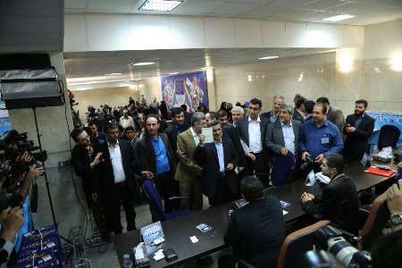 أحمدی نجاد یرشح نفسه لخوض الانتخابات الرئاسیة فی ایران