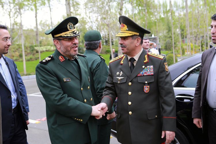 وزير الدفاع الأذربيجاني يبدأ زيارة الى طهران