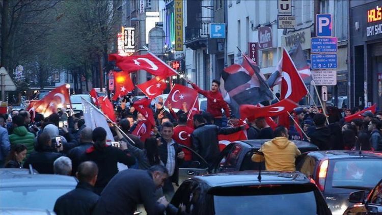 الجالية التركية في أوروبا تحتفل بنتيجة الاستفتاء