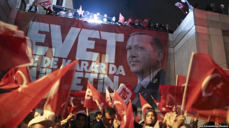 "أردوغان يصبح بوتين في تركيا" - المؤرخ الروسي حول الاستفتاء -حصري