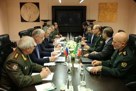 وزيرا الدفاع الايراني والروسي يؤكدان علي وحدة الاراضي السورية