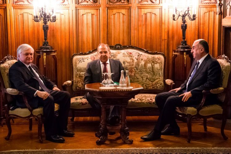 المحلل السياسي الأذربيجاني حول نتائج محادثات لافروف ومحمدياروف ونالبنديان: "لم تتخذ أي خطوة جادة في هذا اللقاء"