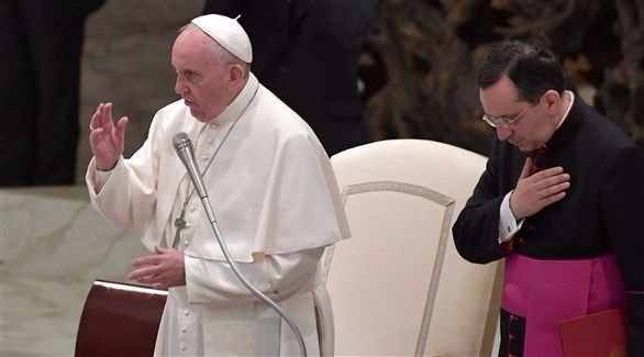 البابا فرنسيس ينتقد المناظرة بين ماكرون ولوبان