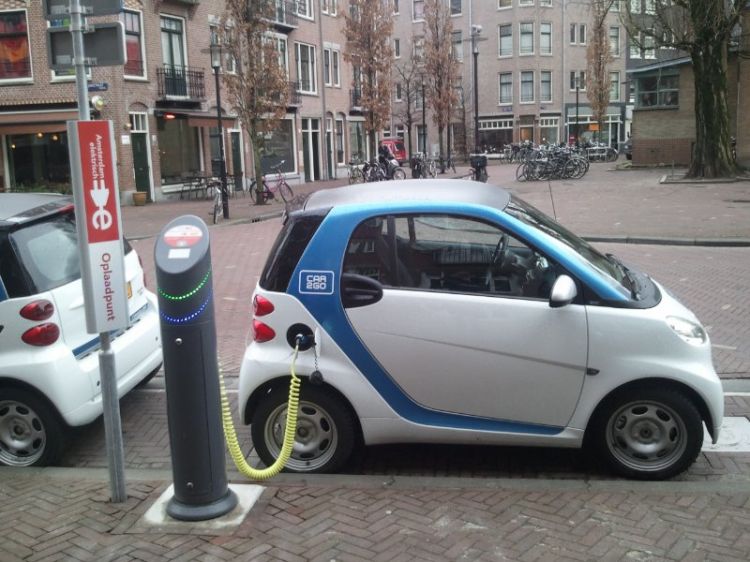 Electric vehicles to cost the same as conventional cars by 2018