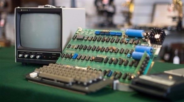 بيع أول كمبيوتر صنعته آبل بـ 110 ألف يورو