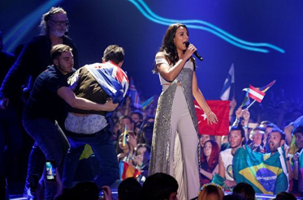 Джамала заступилась за оголившегося на сцене Евровидения пранкера
