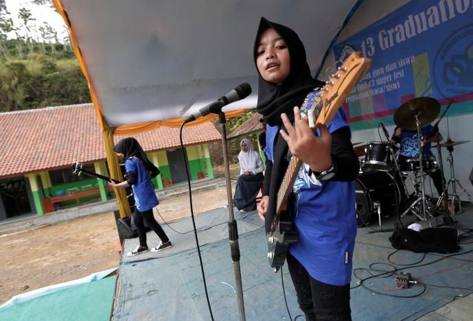 Indonesia's Hijab-wearing Muslim Metal Group Challenges Stereotypes ...